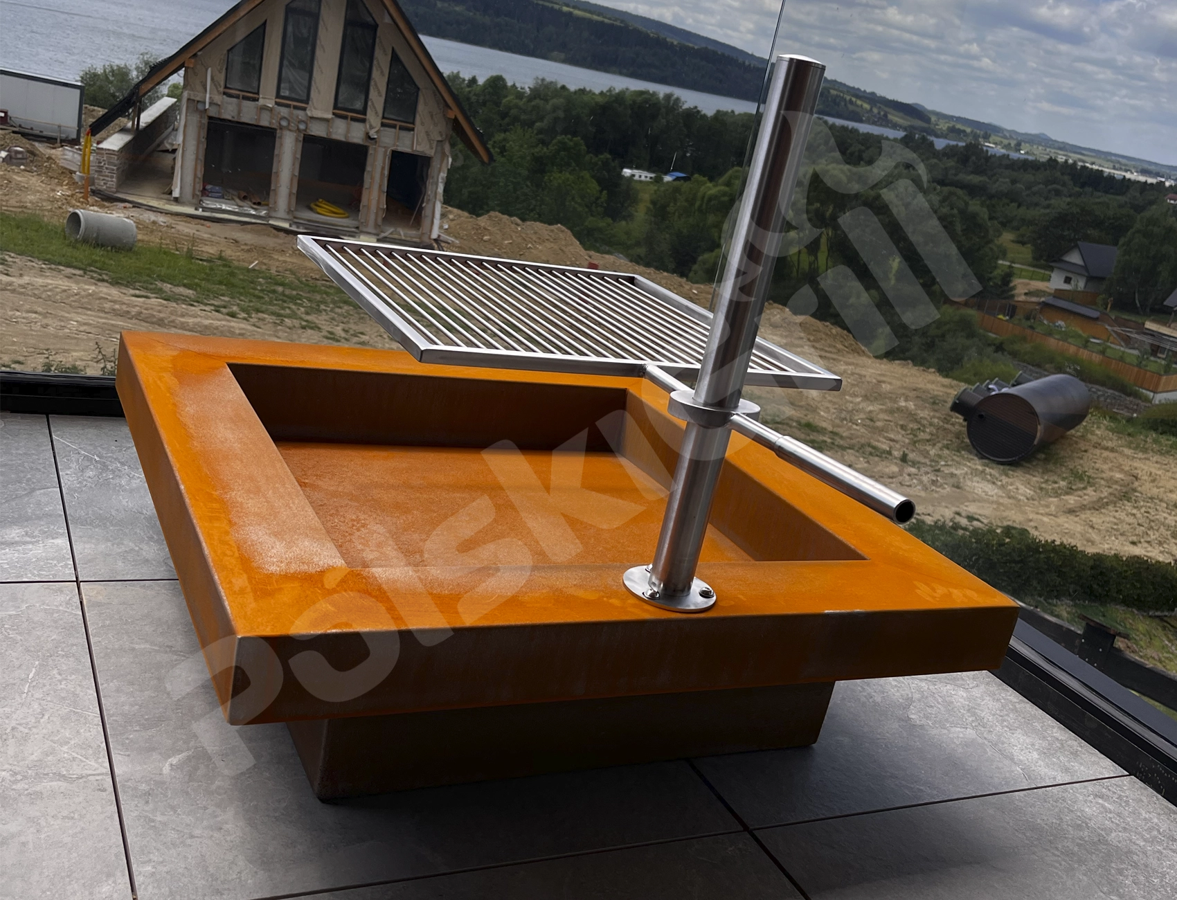 Nowoczesne palenisko ze stali CORTEN